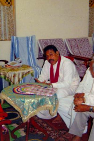 2 With Prime Minister Hon Mahinda Rajapaksha 2