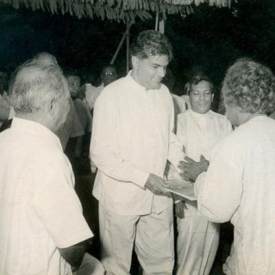 6 Presenting Mihinthale Book To Hon Prime Minister Ranil Wickramasinghe